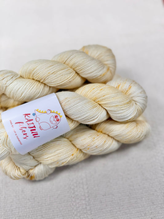 Bambino silk - Starfish on sand